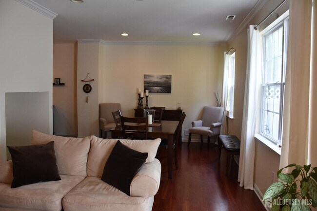 Foto del edificio - 65 Heath Ct