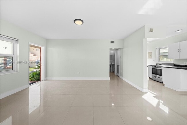 Foto del edificio - 1203 Marseille Dr