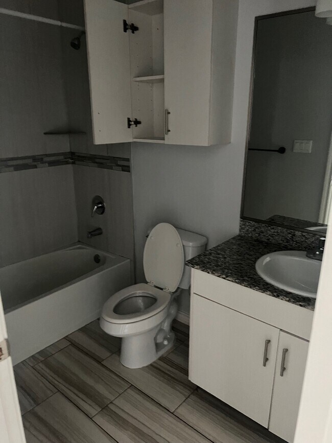 Foto del edificio - 1306 Royola St