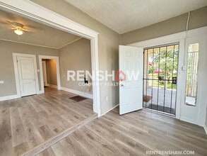 Building Photo - 1423 Lyndale Ave