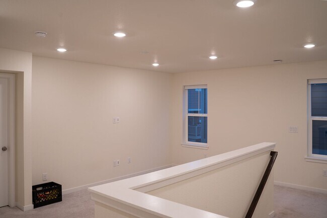 Foto del edificio - For Rent | $3,200/Month | 3 Bed | 3 Bath |...