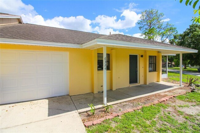 Foto del edificio - 6324 Highland Gardens Ct