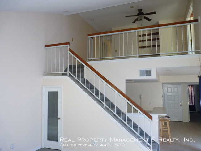 Building Photo - Spacious 2 BR / 2 BA Townhouse In Casselberry