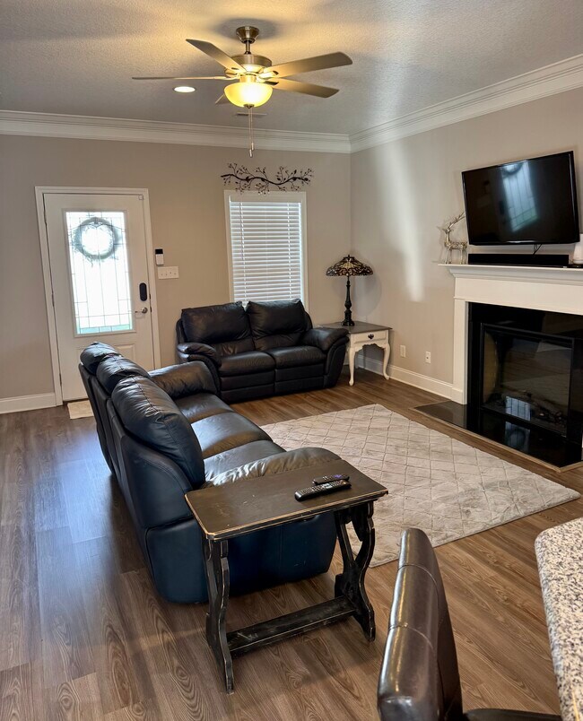 Foto del edificio - 7467 Emory Orch Ln