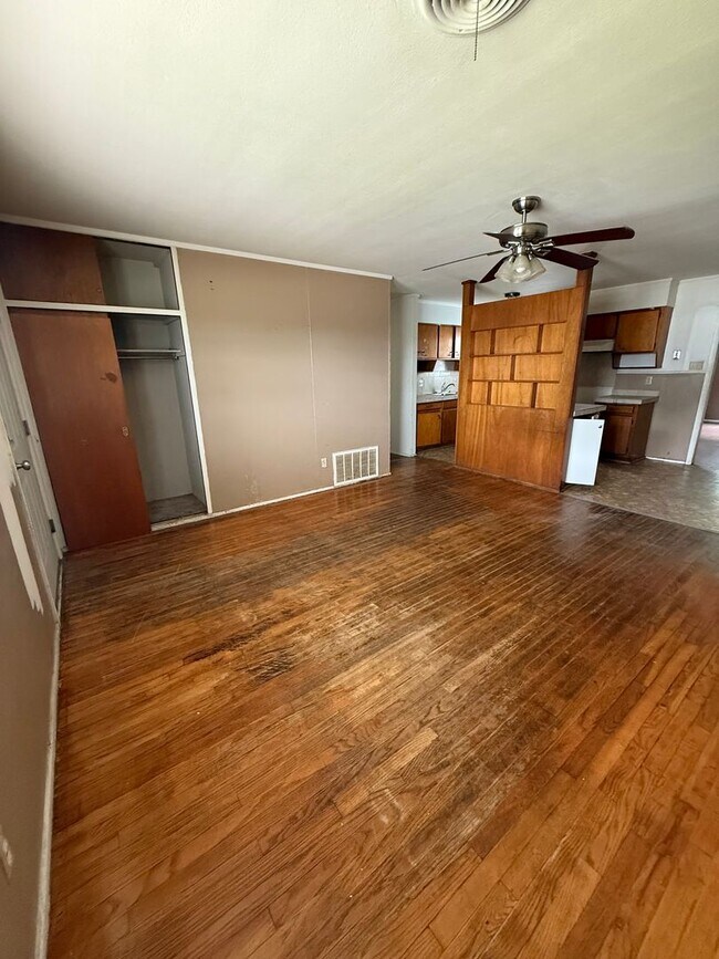 Foto del edificio - 821 N Dwight St