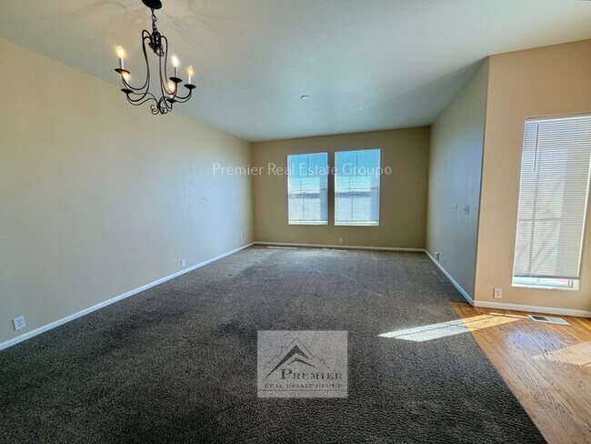 Foto del edificio - 8765 Bamboo Grove