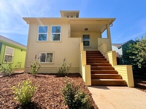 Building Photo - 3634 6th Ave
