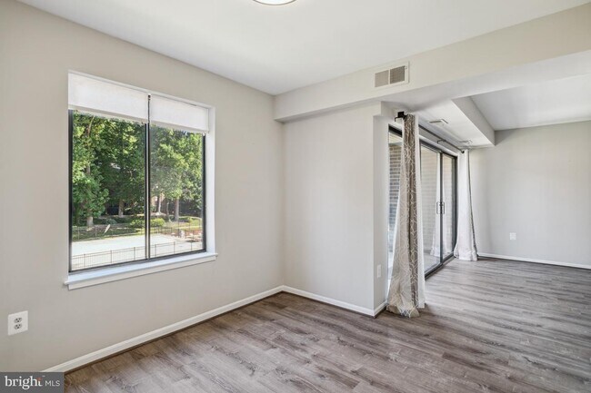 Foto del edificio - 9728 Kingsbridge Dr