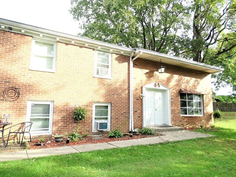 Primary Photo - 185 Ironstone Ridge Rd