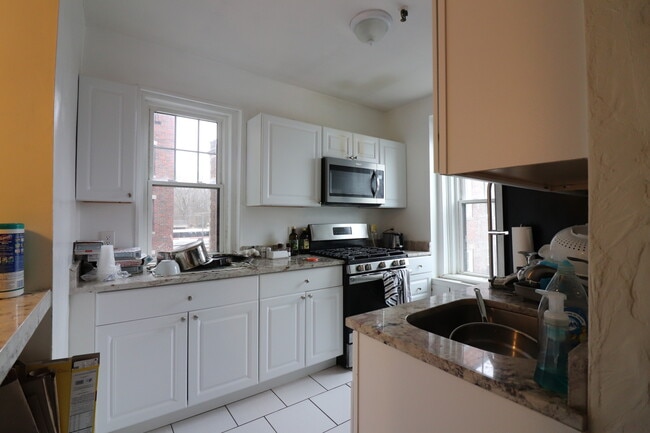 Building Photo - 2003 Commonwealth Ave