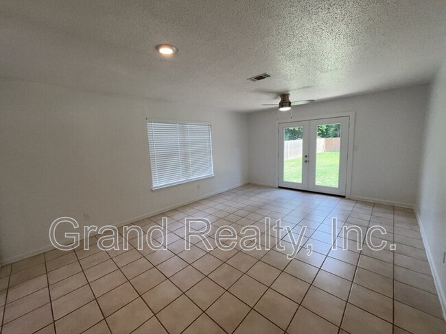 Building Photo - 4144 Charles Cir