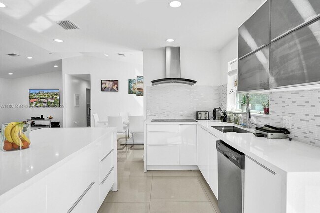 Foto del edificio - 2190 NE 122nd St