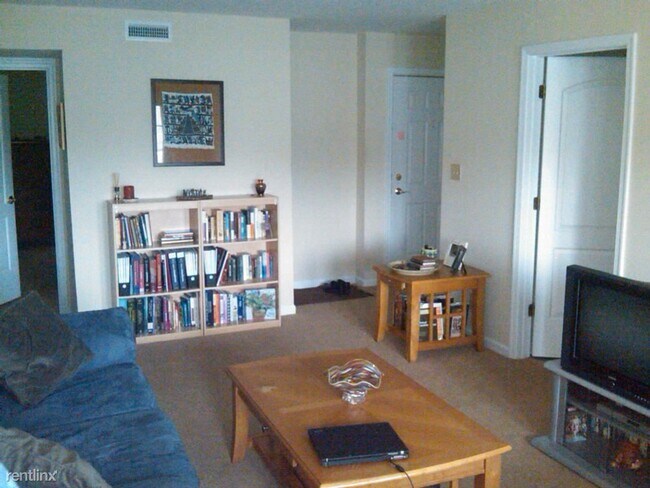 Building Photo - 2 br, 2 bath House - 1234 Villa Lane #F