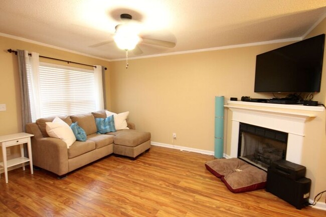 Building Photo - 40-B Queen Rd Candler