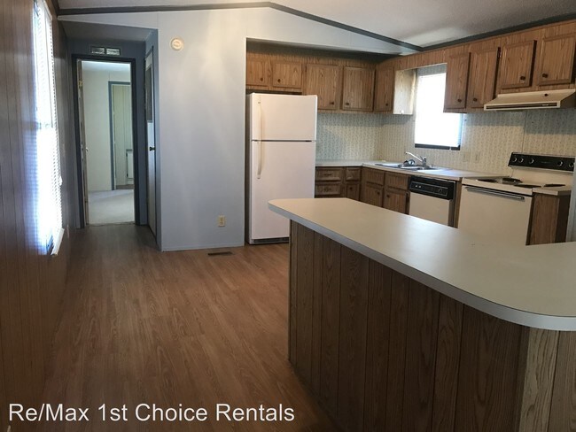 Building Photo - 2 br, 2 bath House - 2 Pine Rd.