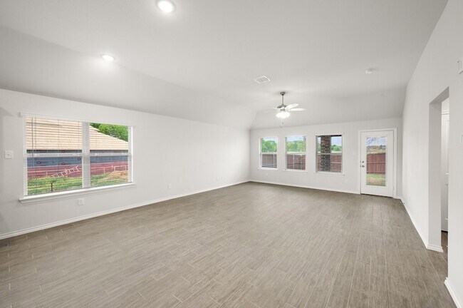 Building Photo - 2817 Hay Ln