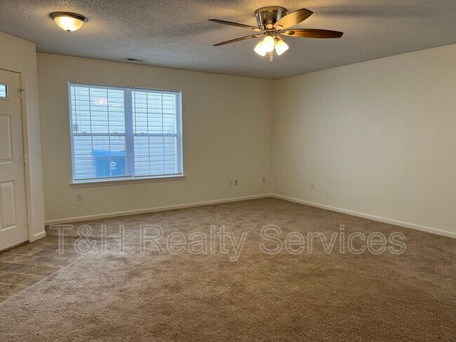 Foto del edificio - 4210 Village Trace Blvd