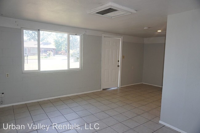 Building Photo - 3670-3672 Atlas Way