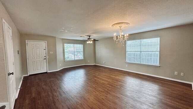 Foto del edificio - 5 Bedroom Home in Dover Subdivision!
