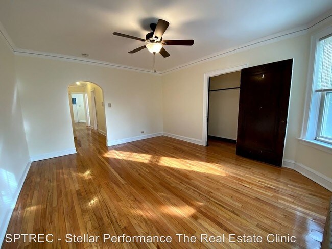 Building Photo - 324 S Maple Ave