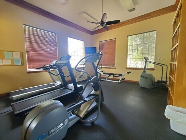 Foto del edificio - Updated 3 bedroom townhome with easy access to Powers Corridor!