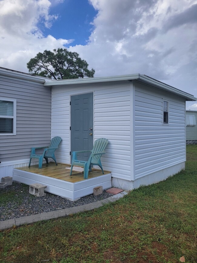 Building Photo - 6450 Floral Ct