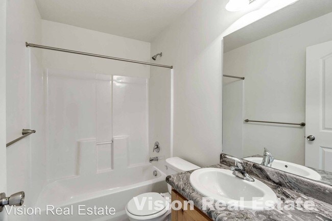 Building Photo - 541-541 Douglass Dr