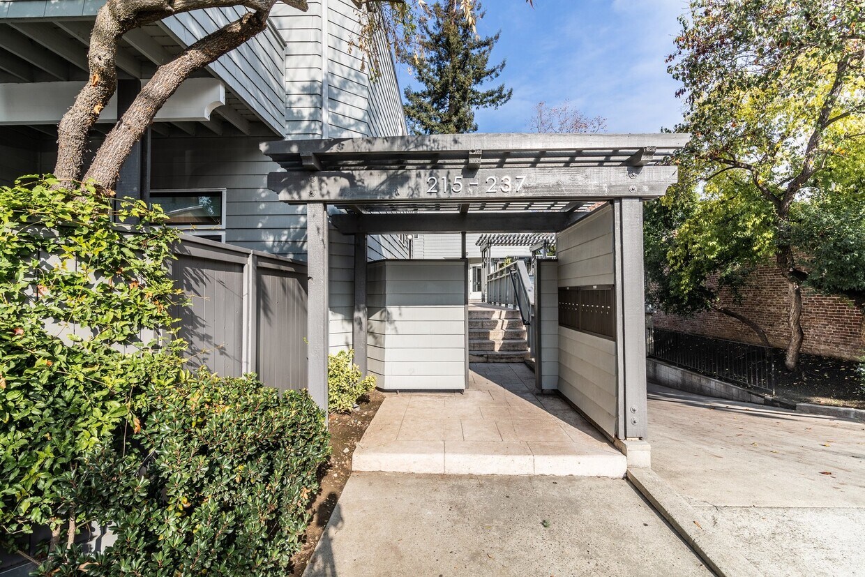 Primary Photo - One-Of-A-Kind, Completely Remodeled 2 Bed ...