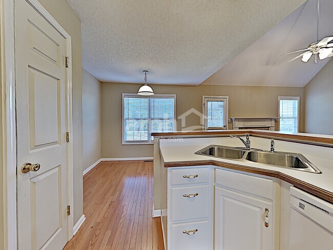Foto del edificio - 3366 Dabney Ln