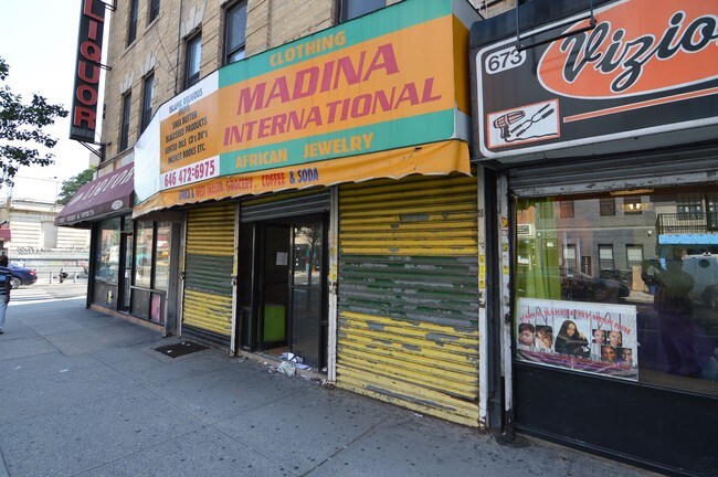 Foto del edificio - 671-677 Nostrand Ave