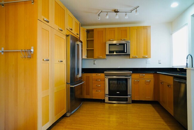 Foto del edificio - Great Location Armaga Spring Condo