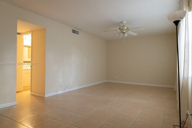 Foto del edificio - 8018 SW 18th Ct