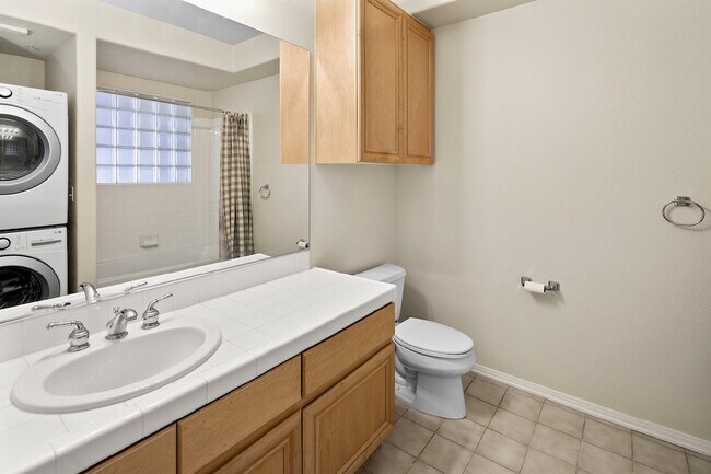 Building Photo - 350 K St