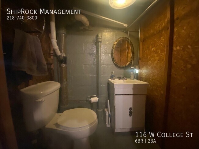 Foto del edificio - 116 W College St