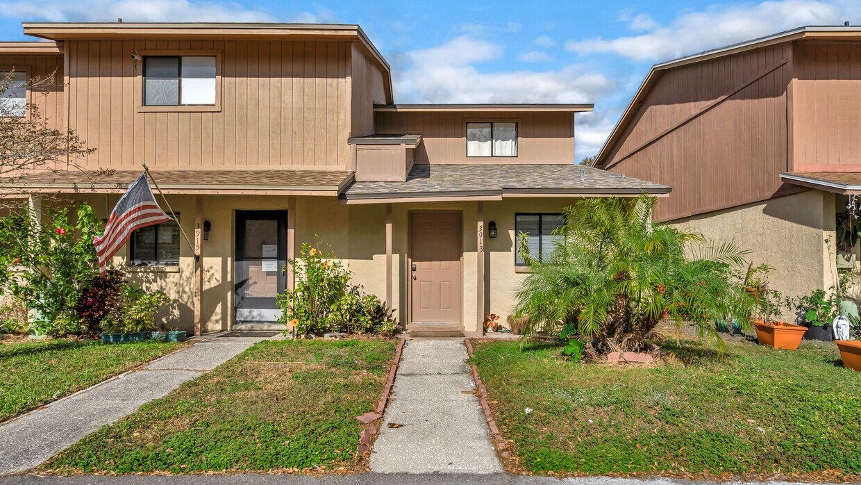 Foto principal - Spacious 1-bedroom, 1.5-bath, two-story Ki...