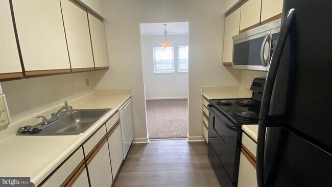 Foto del edificio - 8601 Falls Run Rd