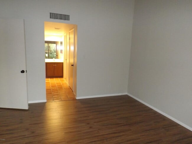 Building Photo - 626 E Manzanita Dr