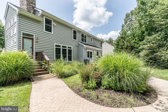 Building Photo - 8502 Summershade Dr