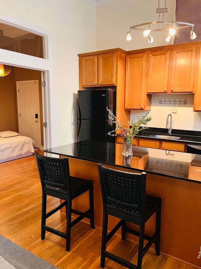 Building Photo - 1707 N Paulina St