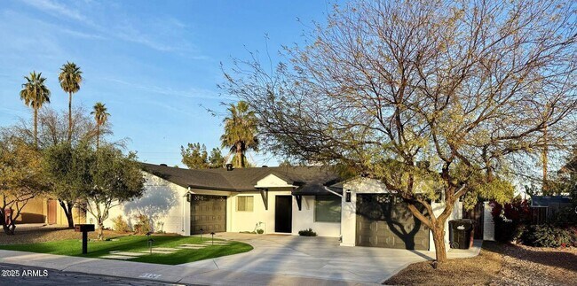 Building Photo - 6325 N 83rd Pl