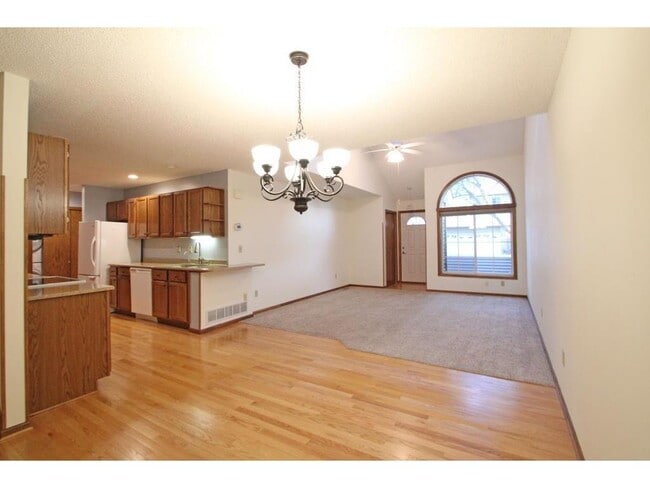 Building Photo - 207 Primrose Ct
