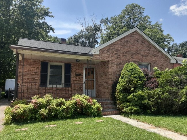 Building Photo - Radford, 2 BR / 1 BA, Available