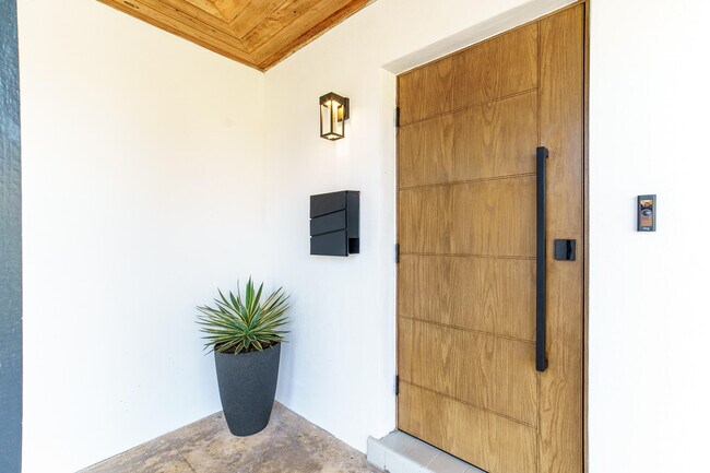 Foto del edificio - 224 E Kalmia Dr