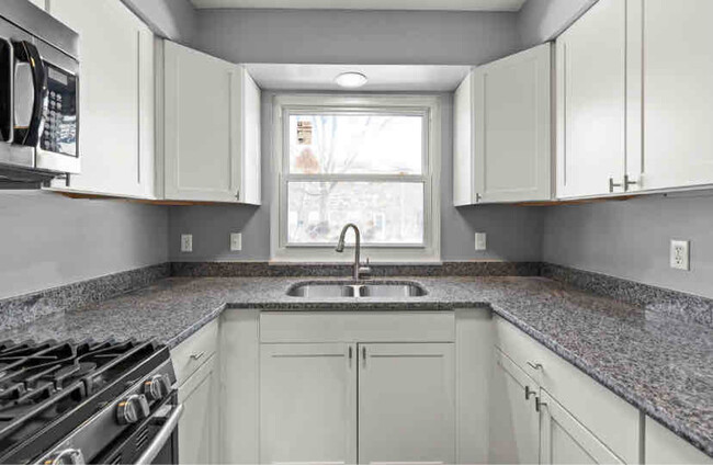 Foto del edificio - 2370 Woodbrook Cir S