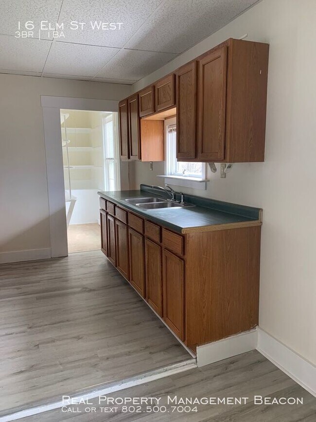 Building Photo - 3 BR/1 BA $1500 plus electric