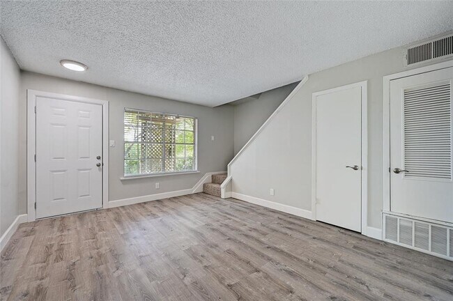 Foto del edificio - 1200 Banister Ln