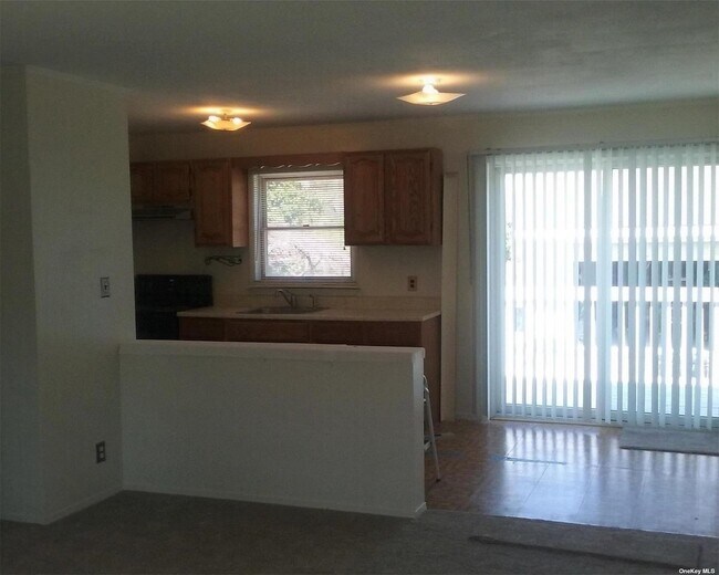 Building Photo - 1331 Manor Ln