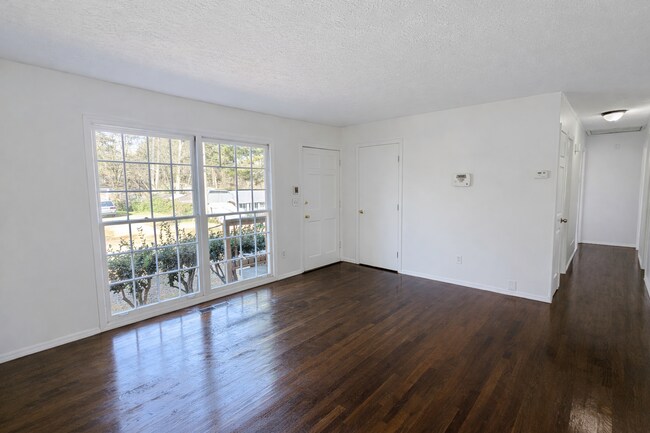 Building Photo - 4446 Falcon Ct