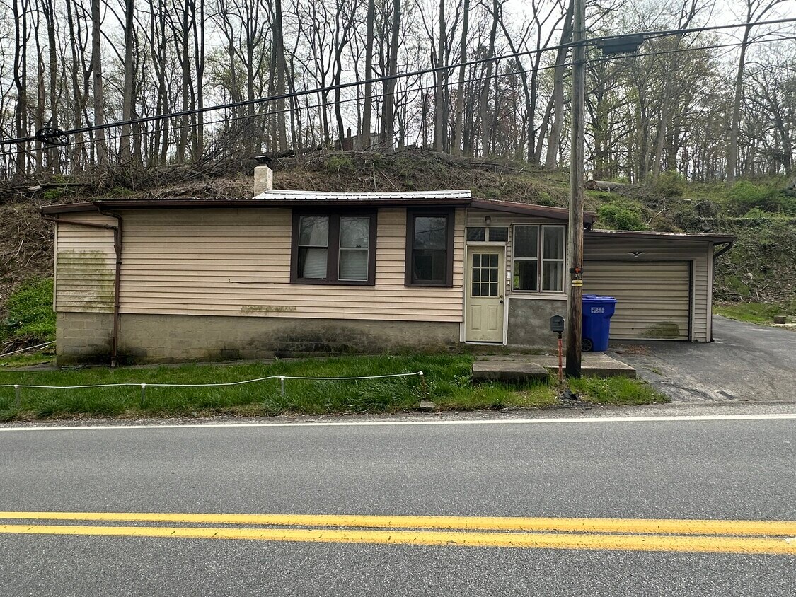 Primary Photo - 2896 Craley Rd