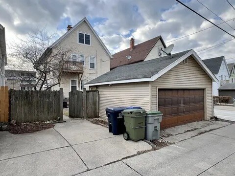 Foto del edificio - 3350 N Oakland Ave